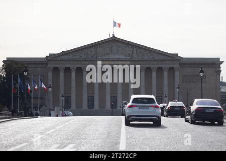 Paris, France. 17 octobre 2023. Vue de l'Assemblée nationale française avant une séance de questions au gouvernement le 17 octobre 2023. Photo de Raphael Lafargue/ABACAPRESS.COM crédit : Abaca Press/Alamy Live News Banque D'Images