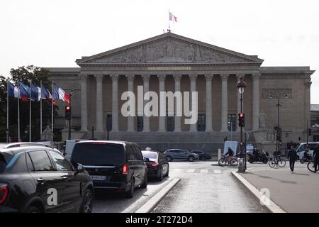 Paris, France. 17 octobre 2023. Vue de l'Assemblée nationale française avant une séance de questions au gouvernement le 17 octobre 2023. Photo de Raphael Lafargue/ABACAPRESS.COM crédit : Abaca Press/Alamy Live News Banque D'Images