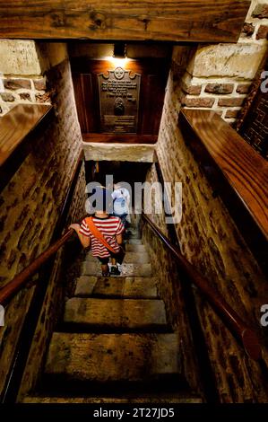 Descente dans la crypte sous l'église Saints Serge et Bacchus au Caire copte Banque D'Images