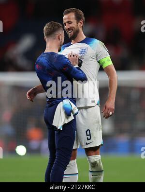 Londres, Royaume-Uni. 17 octobre 2023. James Maddison d'Angleterre et Harry Kane d'Angleterre après le match de qualification pour le Championnat d'Europe de l'UEFA au stade de Wembley, à Londres. Le crédit photo devrait se lire : David Klein/Sportimage crédit : Sportimage Ltd/Alamy Live News Banque D'Images