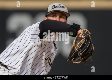 West Lafayette, Indiana, États-Unis. 15 octobre 2023. CAL LAMBERT, lanceur de Purdue, livre lors du match de baseball de la NCAA entre les Flyers de Dayton et les Boilermakers de Purdue, dimanche 15 octobre 2023, à Alexander Field à West Lafayette, Ind (Image de crédit : © David Wegiel/ZUMA Press Wire) USAGE ÉDITORIAL SEULEMENT! Non destiné à UN USAGE commercial ! Banque D'Images