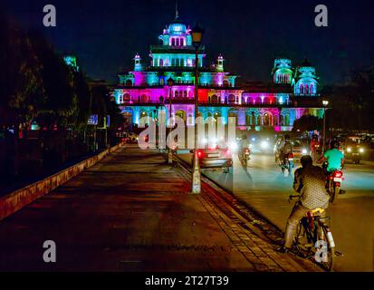 Albert Hall Museum, à Jaipur, illuminé la nuit Banque D'Images