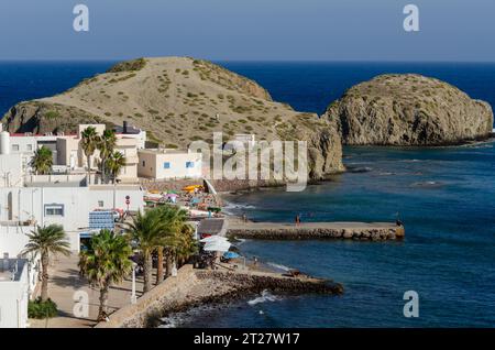 LA ISLETA, ESPAGNE - 07 OCTOBRE 2023 Un village de pêcheurs pittoresque situé sur une péninsule étroite, offrant un paysage côtier très photogénique Banque D'Images