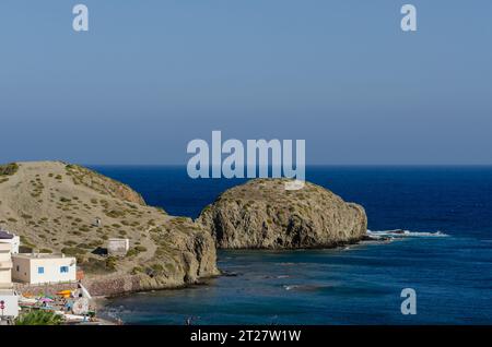 LA ISLETA, ESPAGNE - 07 OCTOBRE 2023 Un village de pêcheurs pittoresque situé sur une péninsule étroite, offrant un paysage côtier très photogénique Banque D'Images