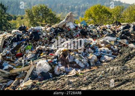 Tonnes de déchets dans les installations d'enfouissement régional de Cedar Hills du comté de King, exploitées par la Division des déchets solides du comté de King (il couvre 920 acres Banque D'Images