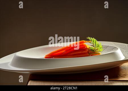 Carottes à litière marinées ， plat de carottes marinées et marinées Banque D'Images