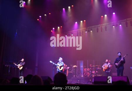 17 octobre 2023, Virginia Beach, Virginie, USA : GIPSY KINGS avec NICOLAS REYES arrive au Sandler Center à Virginia Beach, Virginie le 17 octobre 2023, photo Â©Jeff Moore (image de crédit : © Jeff Moore/ZUMA Press Wire) USAGE ÉDITORIAL SEULEMENT! Non destiné à UN USAGE commercial ! Banque D'Images