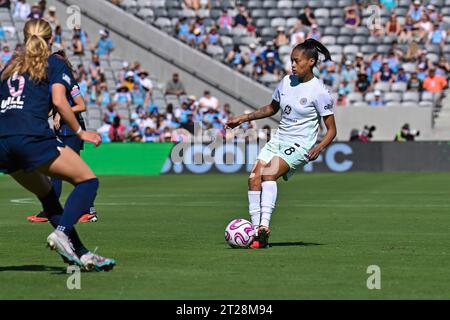 San Diego, Californie, États-Unis. 15 octobre 2023. Ary Borges (8), milieu de terrain du Racing Louisville FC, lors d'un match de football NWSL entre le Racing Louisville FC et le San Diego Wave FC au Snapdragon Stadium de San Diego, en Californie. Justin Fine/CSM/Alamy Live News Banque D'Images