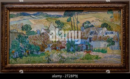 Paris, France - 10 08 2023 : Musée d'Orsay. Fermes près d'Auvers-sur-Oise peintes par Vincent Van Gogh Banque D'Images