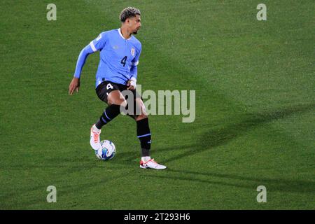 Montevideo, Uruguay. 17 octobre 2023. Ronald Araujo de l'Uruguay, lors du match entre l'Uruguay et le Brésil pour le 4e tour des qualifications FIFA 2026, au stade Centenario, à Montevideo, Uruguay, le 17 octobre. Photo : Pool Pelaez Burga/DiaEsportivo/DiaEsportivo/Alamy Live News crédit : DiaEsportivo/Alamy Live News Banque D'Images