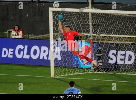 Montevideo, Uruguay. 17 octobre 2023. Le gardien de but de l'Uruguay Sergio Rochet, lors du match entre l'Uruguay et le Brésil pour le 4e tour des qualifications FIFA 2026, au stade Centenario, à Montevideo, Uruguay, le 17 octobre. Photo : Pool Pelaez Burga/DiaEsportivo/DiaEsportivo/Alamy Live News crédit : DiaEsportivo/Alamy Live News Banque D'Images