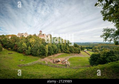 Château de Tenczyn à Rudno sur la piste des nids des aigles. Une forteresse magnifiquement située. Kraków-Częstochowa Upland. Pologne Banque D'Images