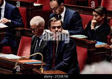 Paris, France. 17 octobre 2023. Antonin Burat/le Pictorium - séance de questions au gouvernement du 17 octobre 2023 à l'Assemblée nationale française - 17/10/2023 - France/Paris - porte-parole du gouvernement Olivier Veran lors de la séance de questions au gouvernement du 17 octobre 2023 à l'Assemblée nationale française. Crédit : LE PICTORIUM/Alamy Live News Banque D'Images