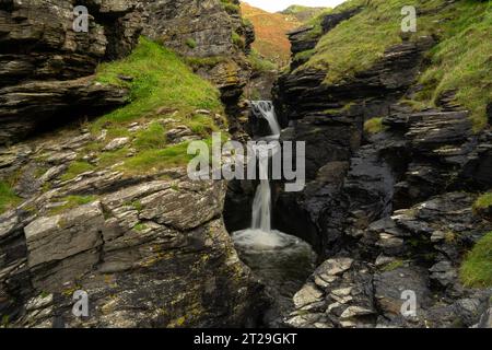 Cascade, Rocky Valley, Tintagel, Cornouailles, Royaume-Uni Banque D'Images