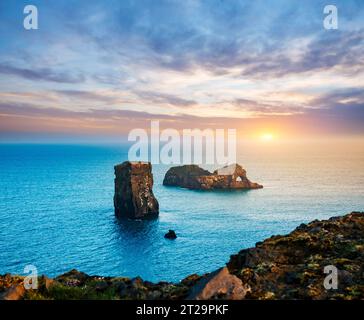 Superbe image sur la plage de Kirkjufjara. Journée pittoresque et scène magnifique. Emplacement lieu Sudurland, cap Dyrholaey, village de Vic, Sud de l'Islande, EUR Banque D'Images