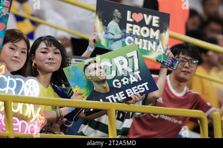 Les fans de Cristiano Ronaldo applaudissent avant le match Al Nassr FC (KSA) vs FC Istiklol (TJK) jour 2 de la Ligue des Champions AFC 2023-24 Groupe E à Al-Awwal Park le 2 octobre 2023 à Riyad, Arabie Saoudite. Photo de Stringer / Power Sport Images Banque D'Images