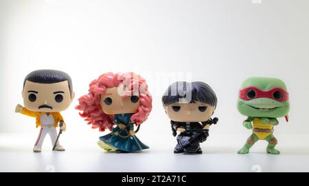 Washington, États-Unis - 17 octobre 2023 : collection de figurines en vinyle POP Funko sur fond blanc Banque D'Images