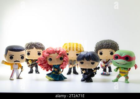 Washington, États-Unis - 17 octobre 2023 : collection de figurines en vinyle POP Funko sur fond blanc Banque D'Images