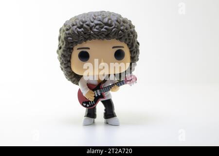 Londres, Royaume-Uni - 23 juillet 2023 : figurine vinyle Funko POPO de Brian May (Queen) sur fond blanc Banque D'Images