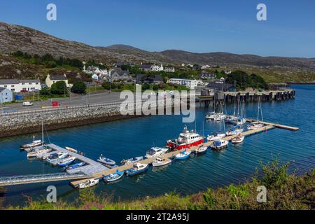 Tarbert, île de Harris est un charmant village de ferries au carrefour de la terre et de la mer. Banque D'Images