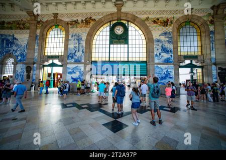 Azulejos à Estacao de Sao Bento, gare, Porto, Portugal Banque D'Images