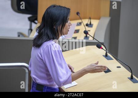 Bruxelles, Belgique. 18 octobre 2023. Nadia Sminate de N-va photographiée lors d'une session plénière du Parlement flamand avec débat sur le "Septemberverklaring" (Déclaration de septembre), mercredi 18 octobre 2023 à Bruxelles. BELGA PHOTO NICOLAS MAETERLINCK crédit : Belga News Agency/Alamy Live News Banque D'Images