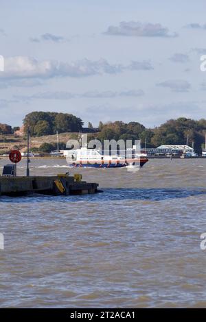 Harwich Haven navire-pilote St Edmund sur les opérations de pilotage dans le port de Harwich. Banque D'Images