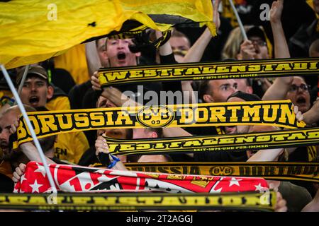 Paris, France. 19 septembre 2023. Supporters du Borussia Dortmund lors du match de football UEFA Champions League, Groupe F entre le Paris Saint Germain et le Borussia Dortmund le 19 septembre 2023 au Parc des Princes à Paris, France - photo Matthieu Mirville/DPPI crédit : DPPI Media/Alamy Live News Banque D'Images