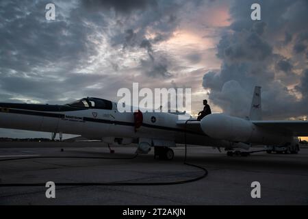 . La mission ALOFT, Airborne Lightning Observatory for Fly’s Eye Simulator et Terrestrial rayons gamma flash, est une collaboration entre la NASA et l’Université de Bergen, Norvège l’avion ER-2 du NASA Armstrong Flight Research Center vole juste au-dessus de la hauteur des nuages d’orage au-dessus des côtes floridiennes et caribéennes pour recueillir des données sur les éclairs et les éclairs gamma terrestres. les scientifiques s’attendent à recueillir des données plus précises que jamais pour faire avancer l’étude des rayonnements de haute énergie émissions dues aux orages. Banque D'Images