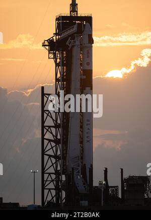 Les astronautes de l’équipage 7 de la NASA et un cosmonaute Roscosmos se préparent à effectuer un lancement à bord des vaisseaux SpaceX Falcon 9 et Dragon du complexe de lancement 39A le 25 août 2023 vers la Station spatiale internationale. Banque D'Images