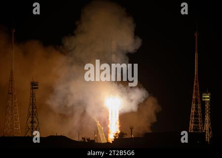 La fusée Soyouz MS-24 a été lancée le 15 septembre 2023 depuis le cosmodrome de Baïkonour au Kazakhstan, transportant l'astronaute de la NASA Loral O'Hara et les cosmonautes Roscosmos Oleg Kononenko et Nikolai Chub dans le cadre de l'expédition 70 vers la Station spatiale internationale. Banque D'Images