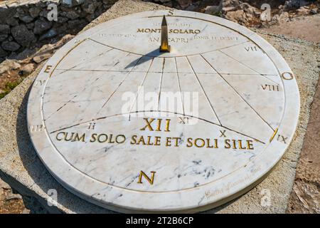 Horloge solaire sur Monte Solaro, île de Capri, Italie Banque D'Images