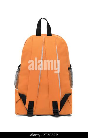 fermer vers le haut tendance sac à dos d'école à la mode couleur orange isolé sur fond blanc avec chemin de détourage. sac à bandoulière vue arrière. Banque D'Images