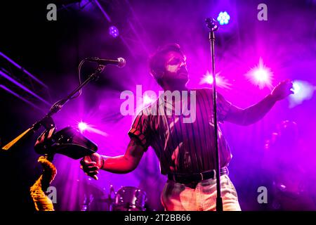 Milan Italie. 17 octobre 2023. Le groupe américain YOUNG THE GIANT se produit en direct sur scène au Circolo Magnolia lors du 'UK & European Tour 2023'. Banque D'Images