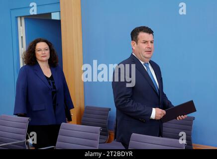 Andrea Nahles, Vorstandsvorsitzende der Bundesagentur für Arbeit, Hubertus Heil, Bundesminister für Arbeit und Soziales, Deutschland, Berlin, Bundespressekonferenz, Thema: Turbo zur Arbeitsmarktintegration *** Andrea Nahles, Présidente de l'Agence fédérale pour l'emploi, Hubertus Heil, Ministre fédéral du travail et des Affaires sociales, Allemagne, Berlin, Conférence de presse fédérale, Topic Turbo for Labor Market Integration Credit : Imago/Alamy Live News Banque D'Images