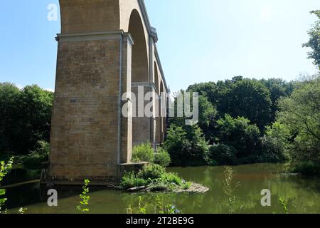 Vue du pont neisse à goerlitz en saxe en direction de la pologne Banque D'Images