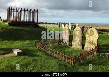 Pierres tombales à l'église St Patrick, Jurby, île de Man Banque D'Images