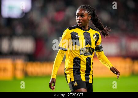 Enschede, pays-Bas. 18 octobre 2023. ENSCHEDE, PAYS-BAS - 18 OCTOBRE : Monica Jusu Bah de BK Hacken se penche sur le match de deuxième étape de l'UEFA Women's Champions League Round 2 entre le FC Twente et BK Hacken à de Grolsch Veste le 18 octobre 2023 à Enschede, pays-Bas (photo de Rene Nijhuis/Orange Pictures) crédit : orange pics BV/Alamy Live News Banque D'Images