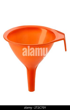 Entonnoir en plastique orange isolé sur blanc avec chemin de détourage inclus Banque D'Images