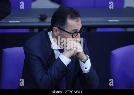 Berlin, Deutschland, 18.10.2023 : Sitzungswoche im Deutschen Bundestag : Bundeslandwirtschaftsminister CEM Özdemir, Grüne *** Berlin, Allemagne. , . Semaine de session au Bundestag allemand Ministre fédéral de l'Agriculture CEM Özdemir, Parti Vert. Copyright : xdtsxNachrichtenagenturx dts 24439 crédit : Imago/Alamy Live News Banque D'Images