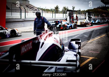 Portimao, Portugal. 26 août 2023. Pitlane début des essais, lors des 4 heures de Portimao 2023, 6e manche des European le Mans Series 2023 du 20 au 22 octobre 2023 à Portimao, Portugal - photo Paulo Maria/DPPI crédit : DPPI Media/Alamy Live News Banque D'Images