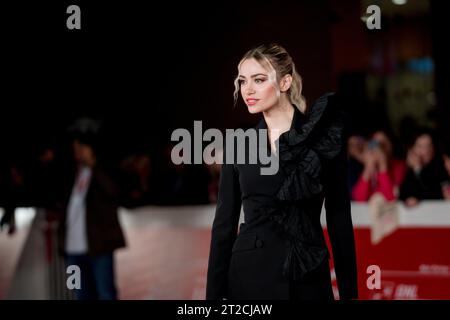 ROME, ITALIE - OCTOBRE 18 : Martina Stella assiste à la cérémonie d'ouverture et au tapis rouge 'c'è Ancora Domani' du 18e Festival du film de Rome à l'Auditorium P. Banque D'Images