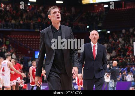 Milan, Italie. 17 octobre 2023. Italie, Milan, octobre 17 2023 : Georgios Bartzokas (Olympiacos) quitte le terrain à la fin du match de basket EA7 Emporio Armani Milan vs Olympiacos Piraeus, Euroleague 2023-24 tour 3 (photo de Fabrizio Andrea Bertani/Pacific Press) crédit : Pacific Press Media production Corp./Alamy Live News Banque D'Images