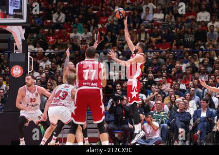 Milan, Italie. 17 octobre 2023. Italie, Milan, octobre 17 2023 : Nikola Mirotic (Armani Milan) 2 points tirés au 3e quart-temps lors du match de basket EA7 Emporio Armani Milan vs Olympiacos Piraeus, Euroleague 2023-24 tour 3 (photo de Fabrizio Andrea Bertani/Pacific Press) crédit : Pacific Press Media production Corp./Alamy Live News Banque D'Images