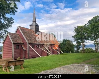 Kvernes Stave Church - Norwegian - Kvernes stavkyrkje - est une ancienne église paroissiale de l'Église de Norvège dans la municipalité de Averøy à Møre og Romsdal co Banque D'Images