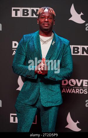 Nashville, Tennessee, États-Unis, 17 octobre 2023. Adarryl sur le tapis rouge lors de la 54e cérémonie annuelle des GMA Dove Awards à l’Allen Arena de l’Université Lipscomb (crédit photo : Marty Jean-Louis) Banque D'Images