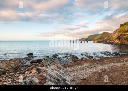 Vue côtière emblématique de la deuxième vallée avec jetée au crépuscule, Fleurieu Peninsula, Australie méridionale Banque D'Images