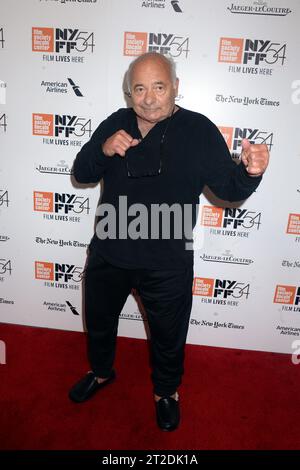 SMG NY1 Burt Young  Win Win 031611 12.JPG NEW YORK, NY - 16 MARS : Burt Young assiste à une projection de « Win Win » au SVA Theater le 16 mars 2011 à New York (photo de Storms Media Group) personnes : Burt Young doit appeler Michael Storms Storms Media Group Inc. 305-632-3400 - cellulaire 305-513-5783 - Télécopieur MikeStorm@aol.com Banque D'Images