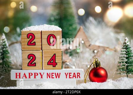 2024 bonne année et décoration de Noël sur fond de bois Photo Stock - Alamy
