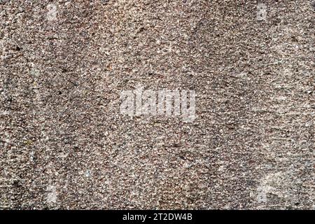 Texture de gris avec noir, vieux béton solide multicolore, ciment avec des fissures, des bosses, des fosses et des motifs, fond. Banque D'Images